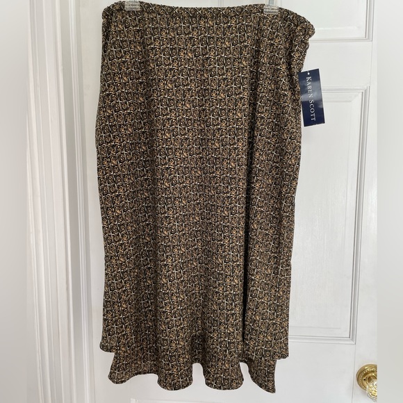 Large amber and black skirt - Picture 2 of 8